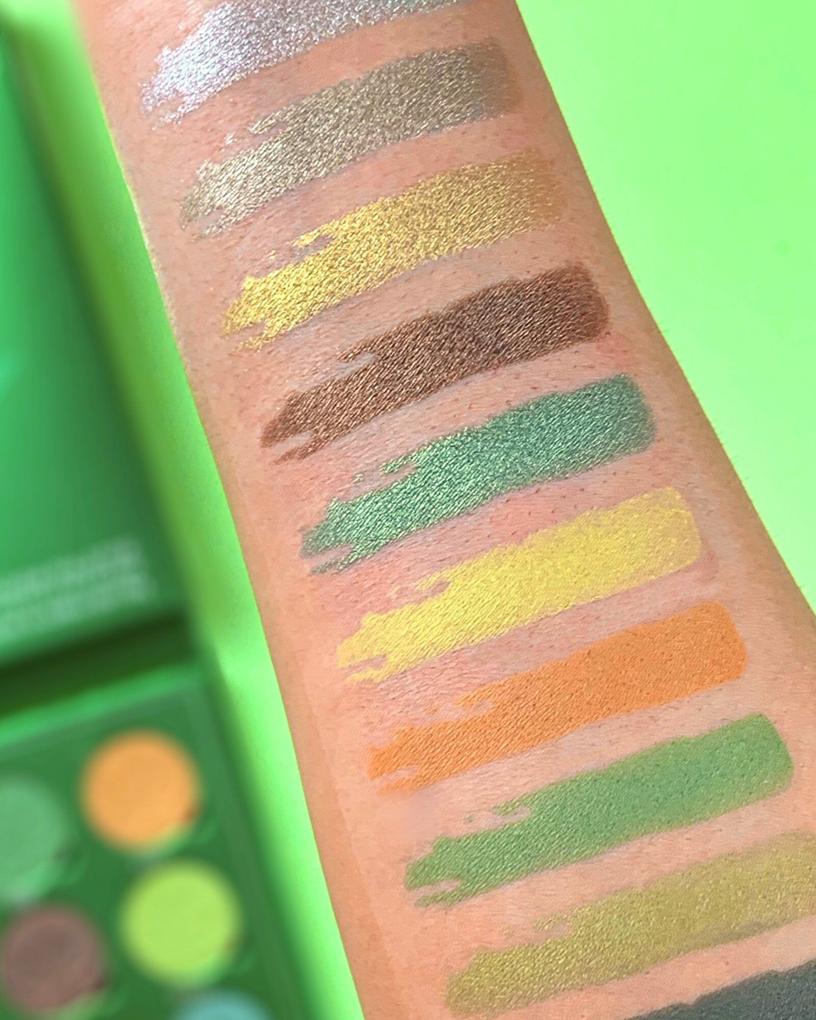 Palette de Fards à Paupières - So Dope Shadow Palette with Cannabis Sativa Palette de Fards à Paupières - So Dope Shadow Palette with Cannabis Sativa