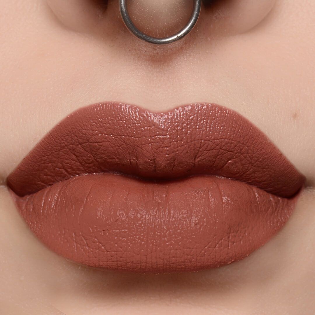 Infinity Point Lipstick -- Lippenstift Infinity Point Lipstick -- Lippenstift
