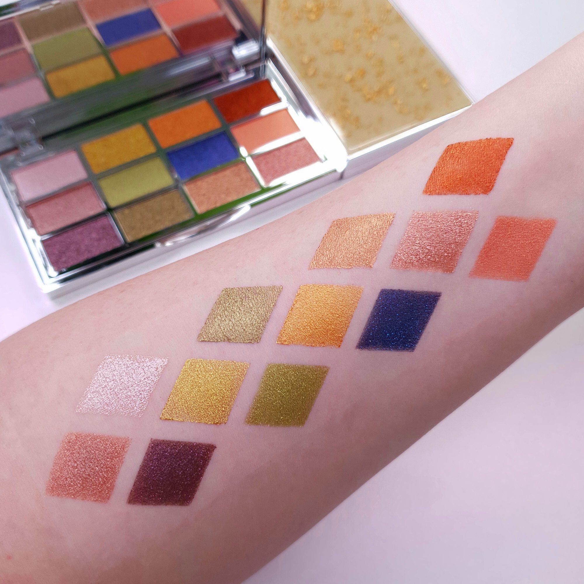 CrystalXX Eyeshadow Palette -- Lidschatten-Palette CrystalXX Eyeshadow Palette -- Lidschatten-Palette