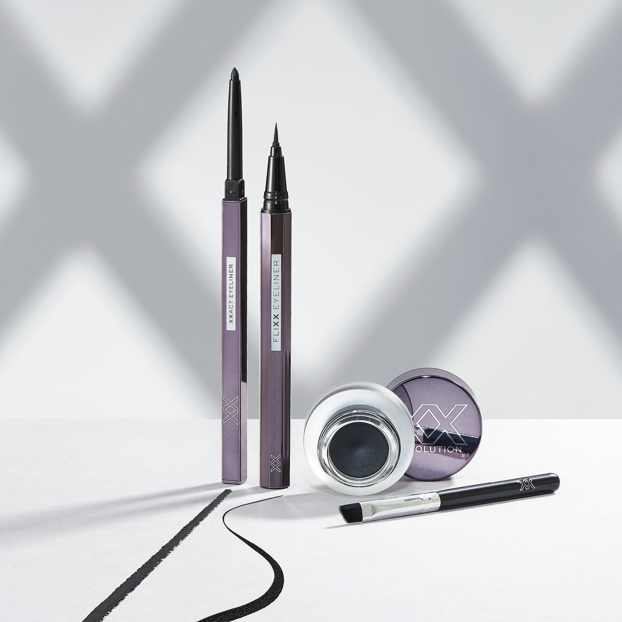 Gel Eye-Liner - MaXX Impact Dip Gel Eyeliner Gel Eye-Liner - MaXX Impact Dip Gel Eyeliner