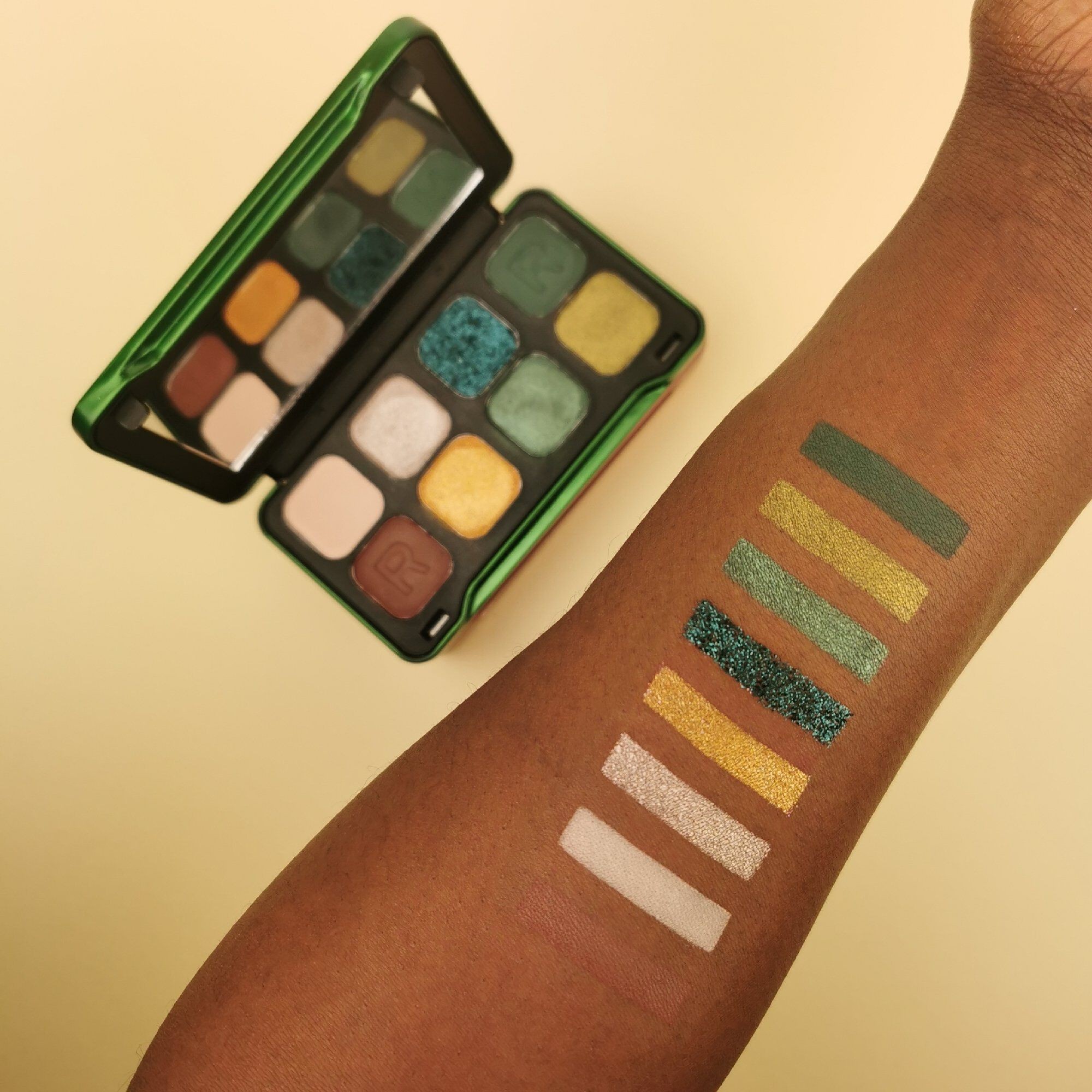Forever Dynamic -- Lidschatten-Palette Forever Dynamic -- Lidschatten-Palette