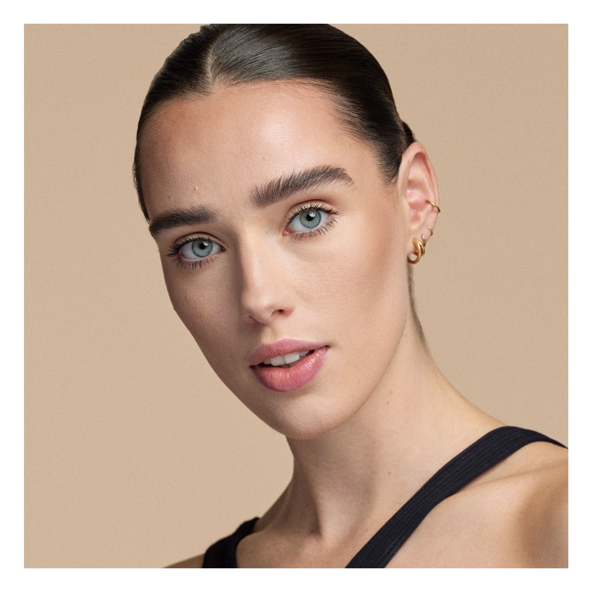 18H HD Matte Powder Foundation 18H HD Matte Powder Foundation