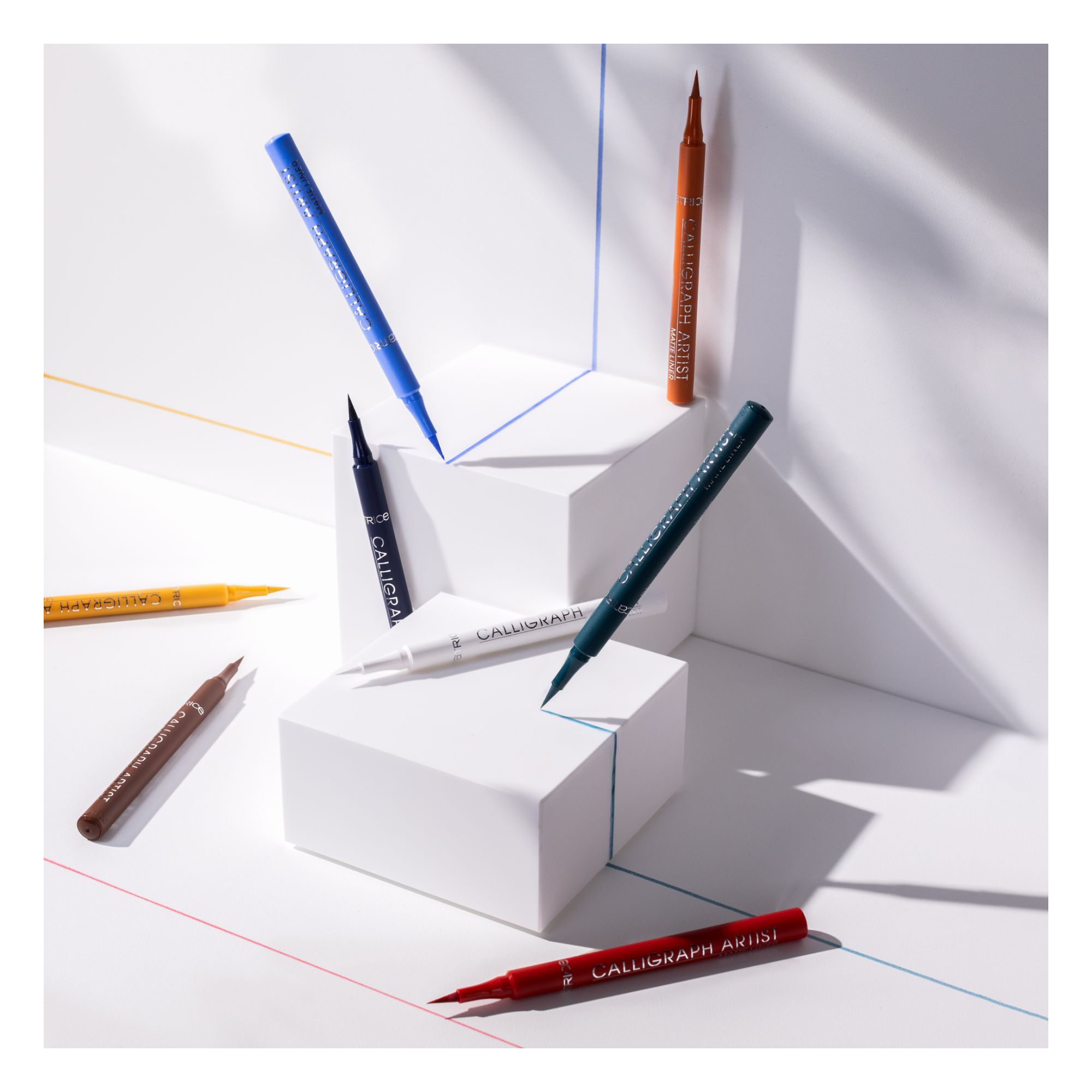 Liquid Eyeliner - Calligraph Artist Matte Liner