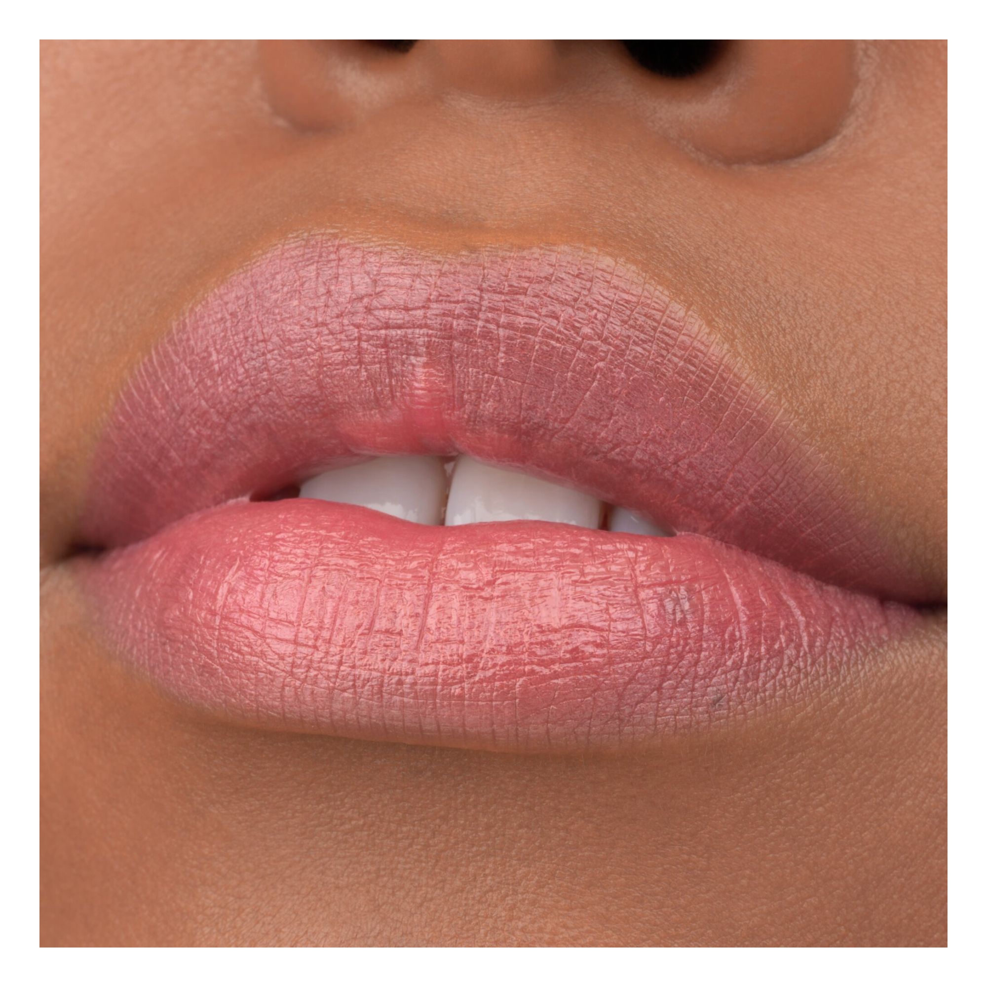 Rouge à Lèvres Liquide - Tinted Kiss Hydrating Lip Tint Rouge à Lèvres Liquide - Tinted Kiss Hydrating Lip Tint