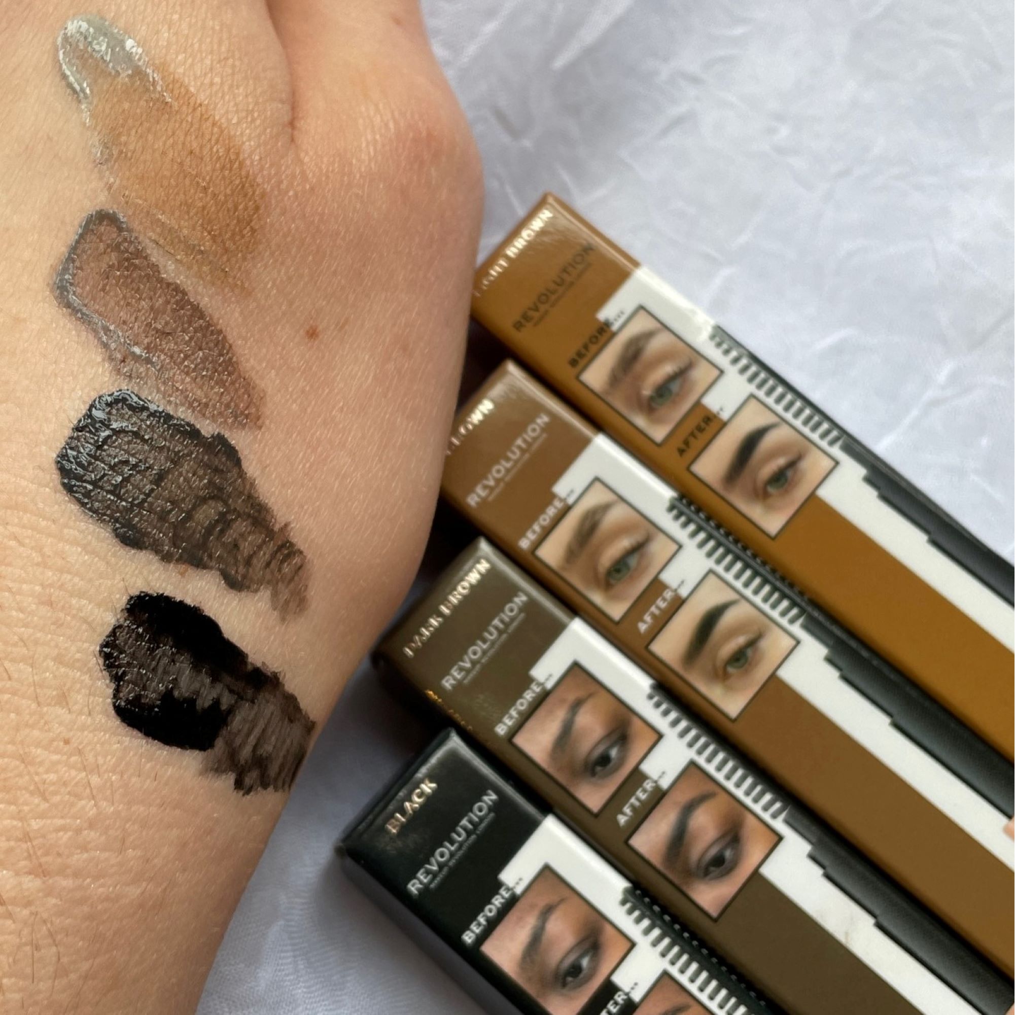 Brow Tint -- Augenbrauen-Farbe Brow Tint -- Augenbrauen-Farbe