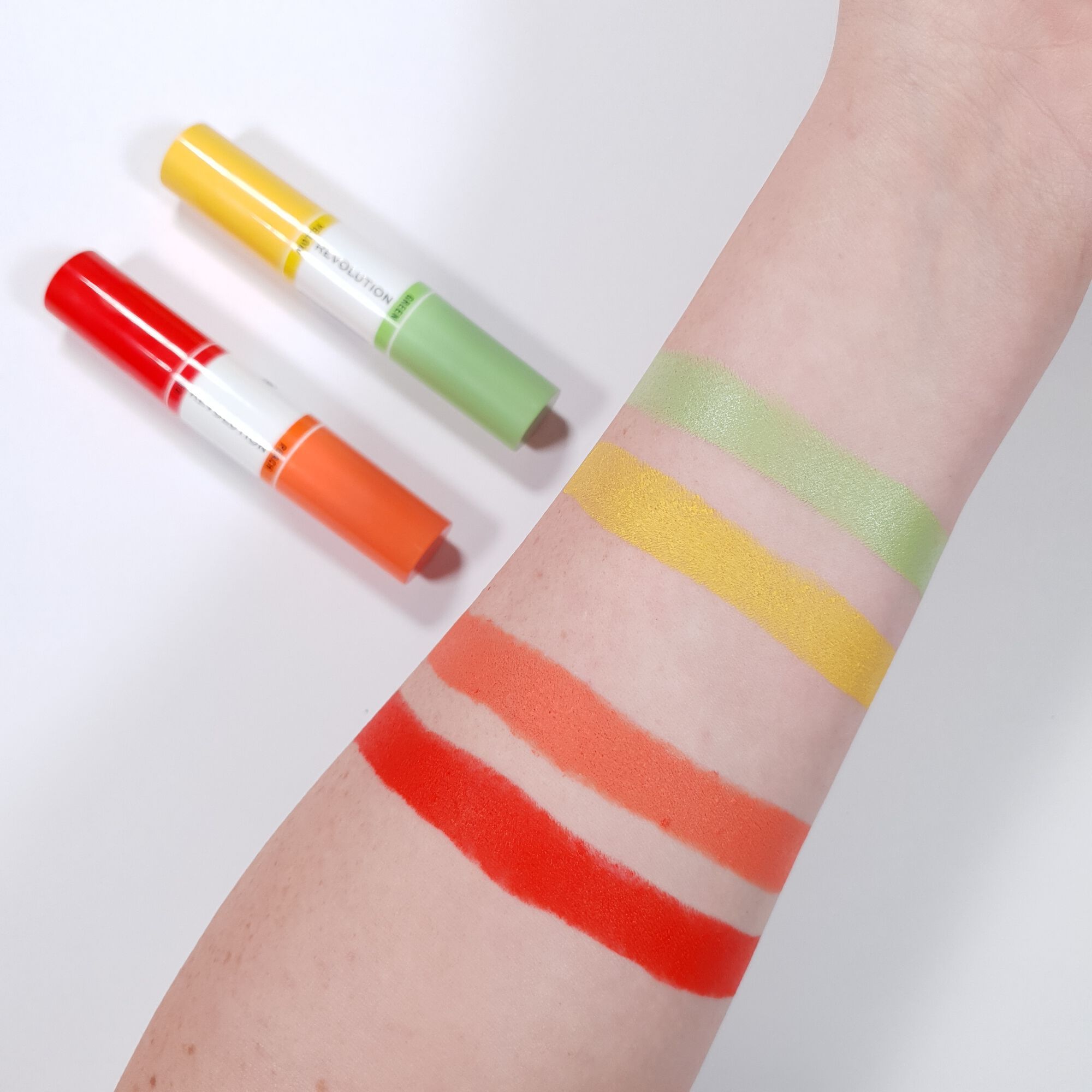 Double Ended Colour Correcting Stick -- Abdeckstift Double Ended Colour Correcting Stick -- Abdeckstift