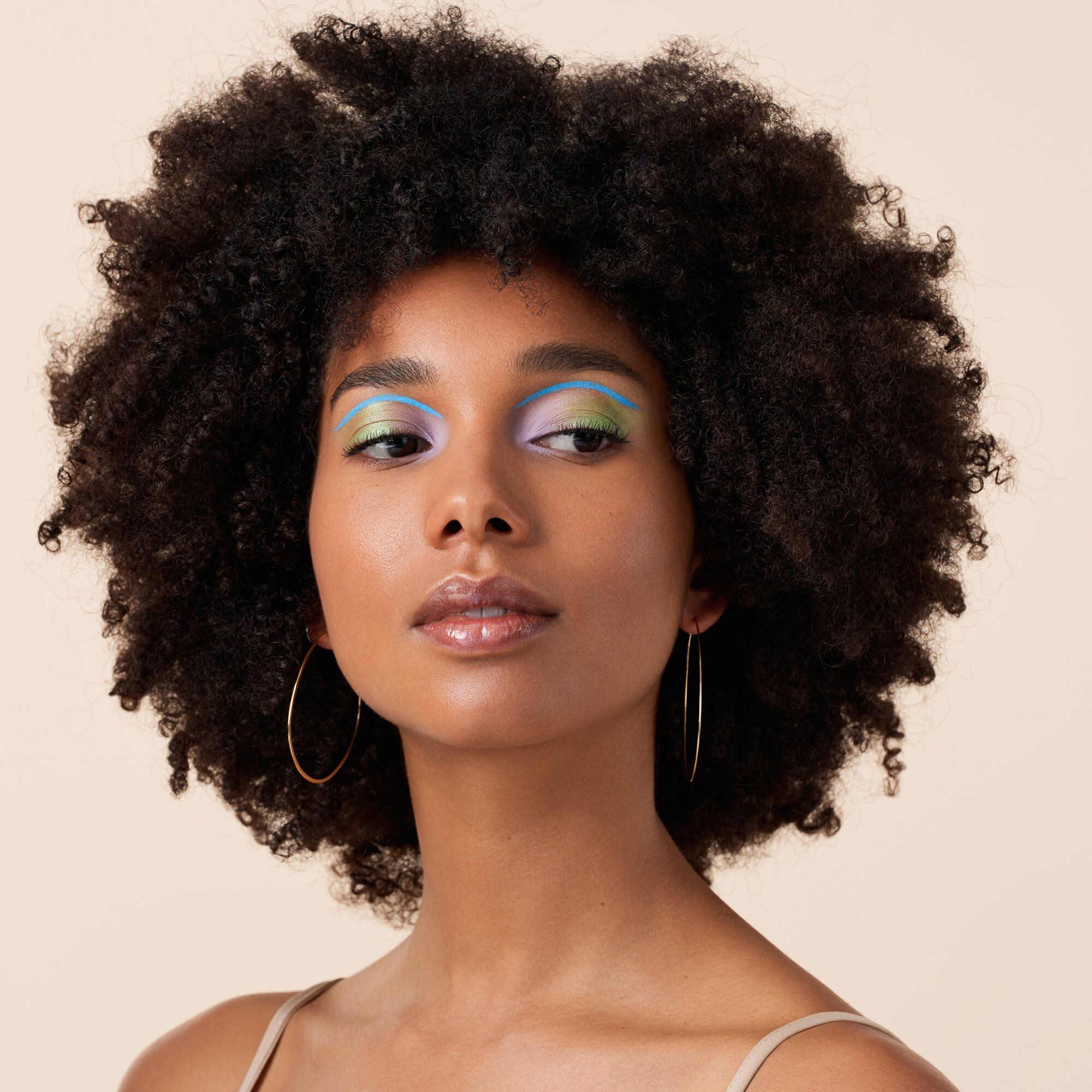 Go Big. Go Bold. 24h Wear Extreme False Lash Effect Mascara Go Big. Go Bold. 24h Wear Extreme False Lash Effect Mascara
