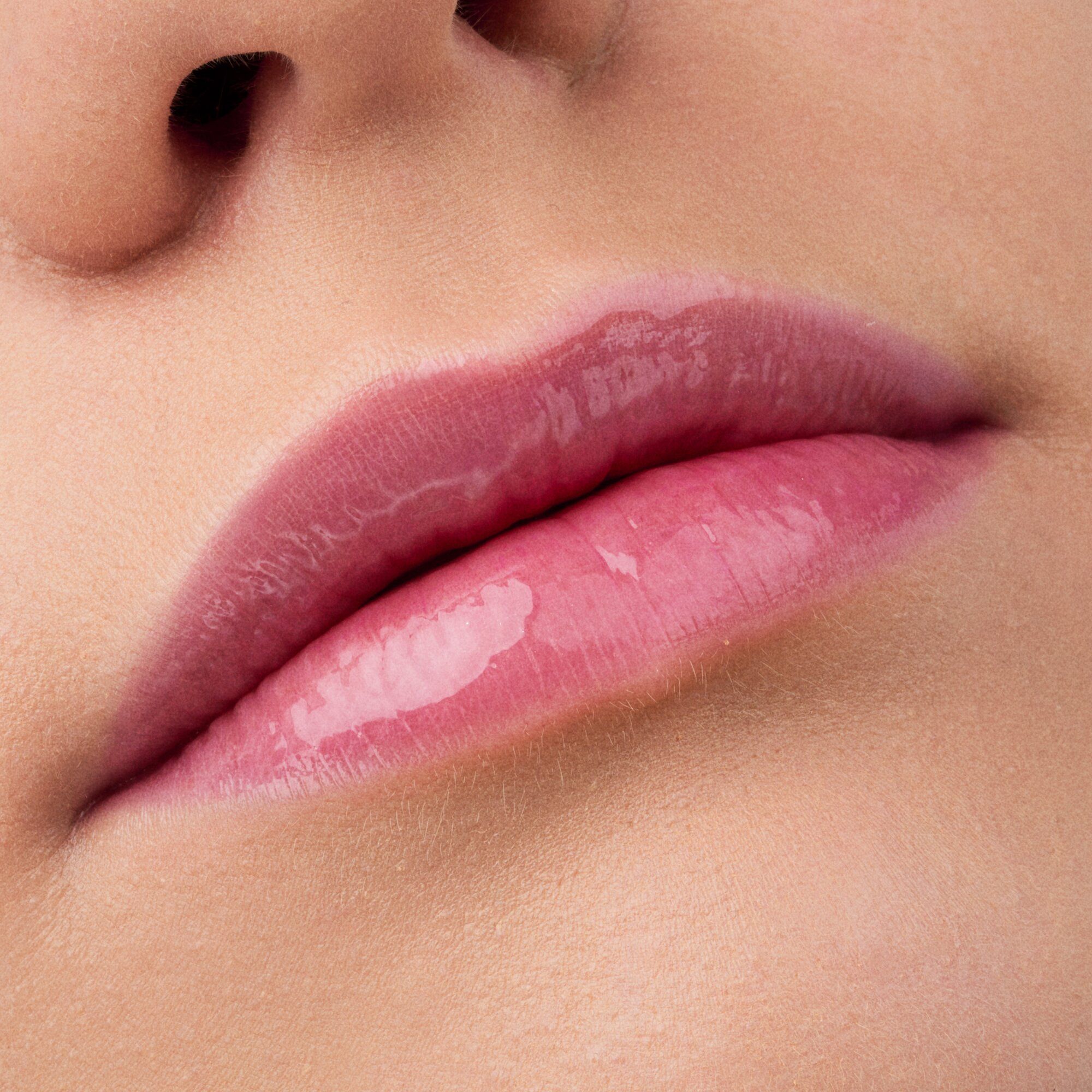 Huile à Lèvres - Glossin' Glow Tinted Lip Oil Huile à Lèvres - Glossin' Glow Tinted Lip Oil