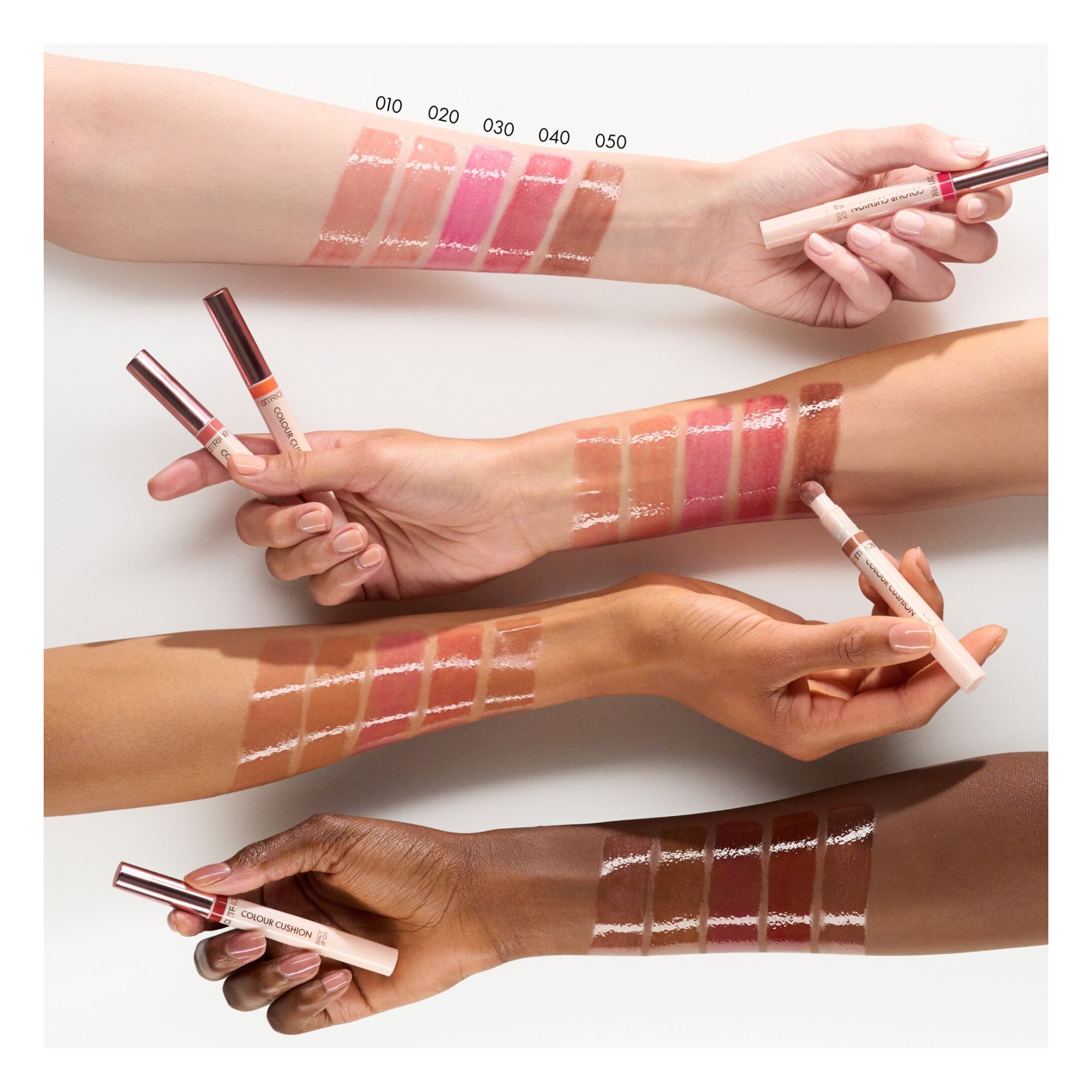 Huile à Lèvres - Colour Cushion Juicy Lip Oil Huile à Lèvres - Colour Cushion Juicy Lip Oil