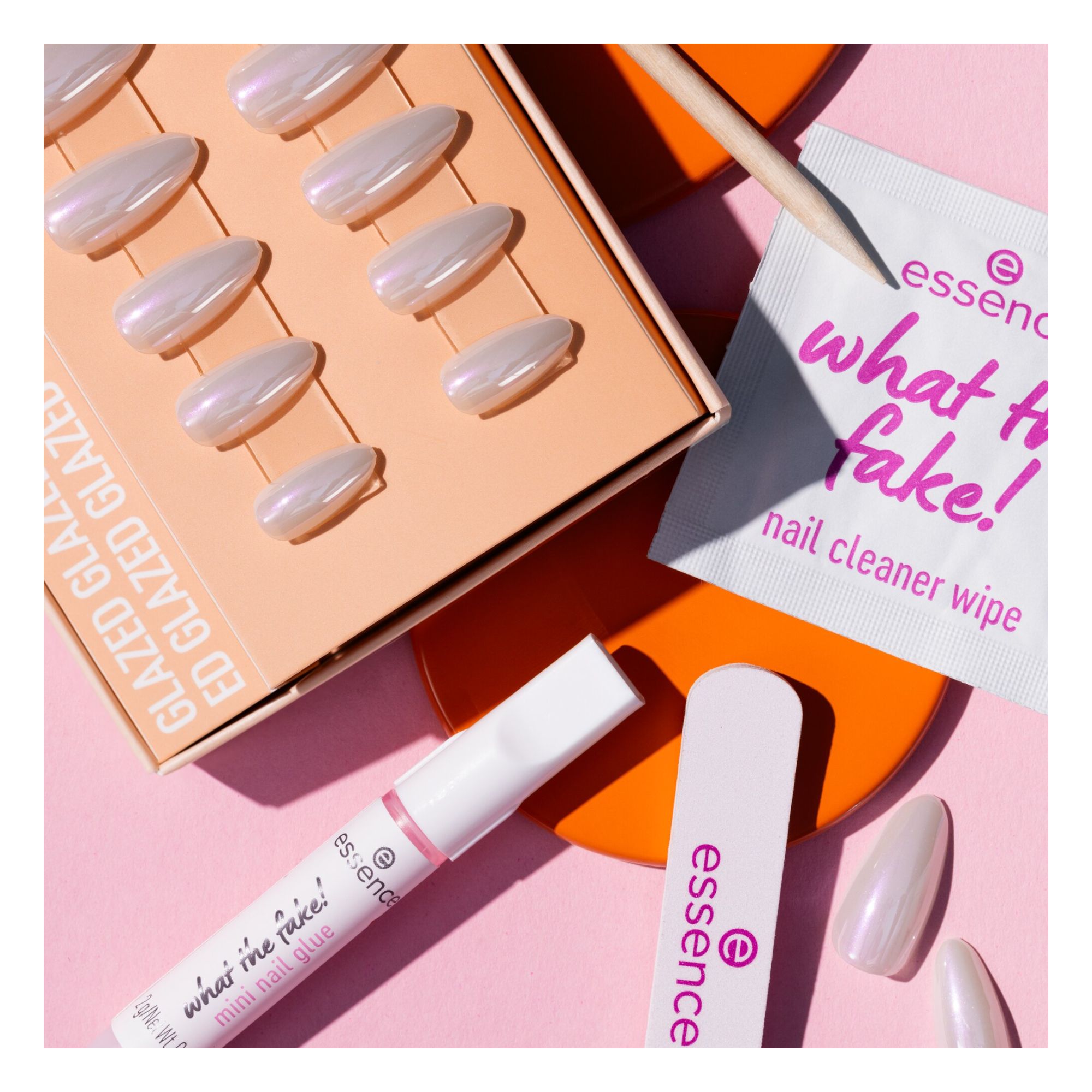 What The Fake! Press-On Nails Manicure Set (24 Stück) -- Künstliche Nägel