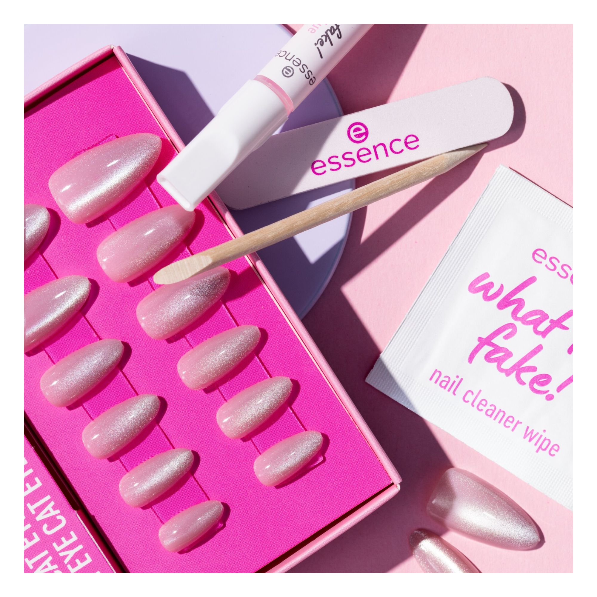 What The Fake! Press-On Nails Manicure Set (24 Stück) -- Künstliche Nägel