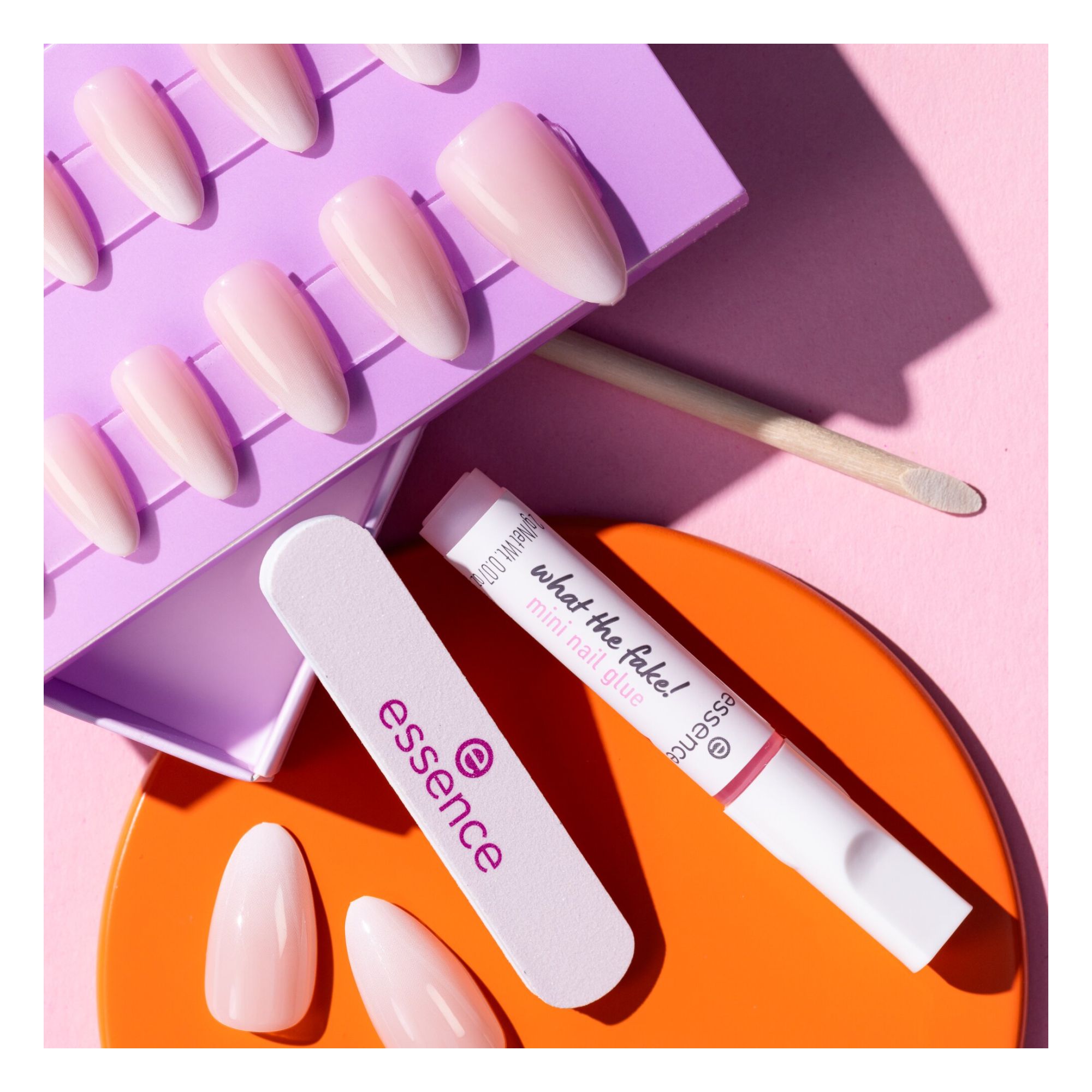 What The Fake! Press-On Nails Manicure Set (24 Pieces)