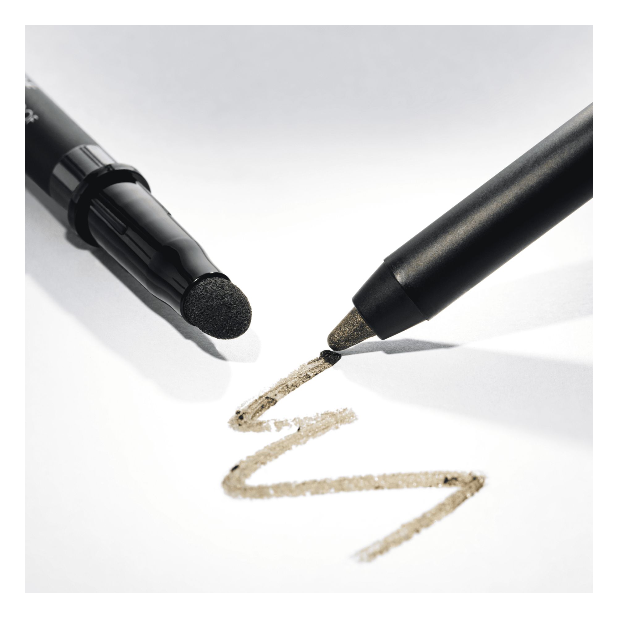 Crayon Eye-Liner - Jewel Glide Effect Eye Pencil Crayon Eye-Liner - Jewel Glide Effect Eye Pencil