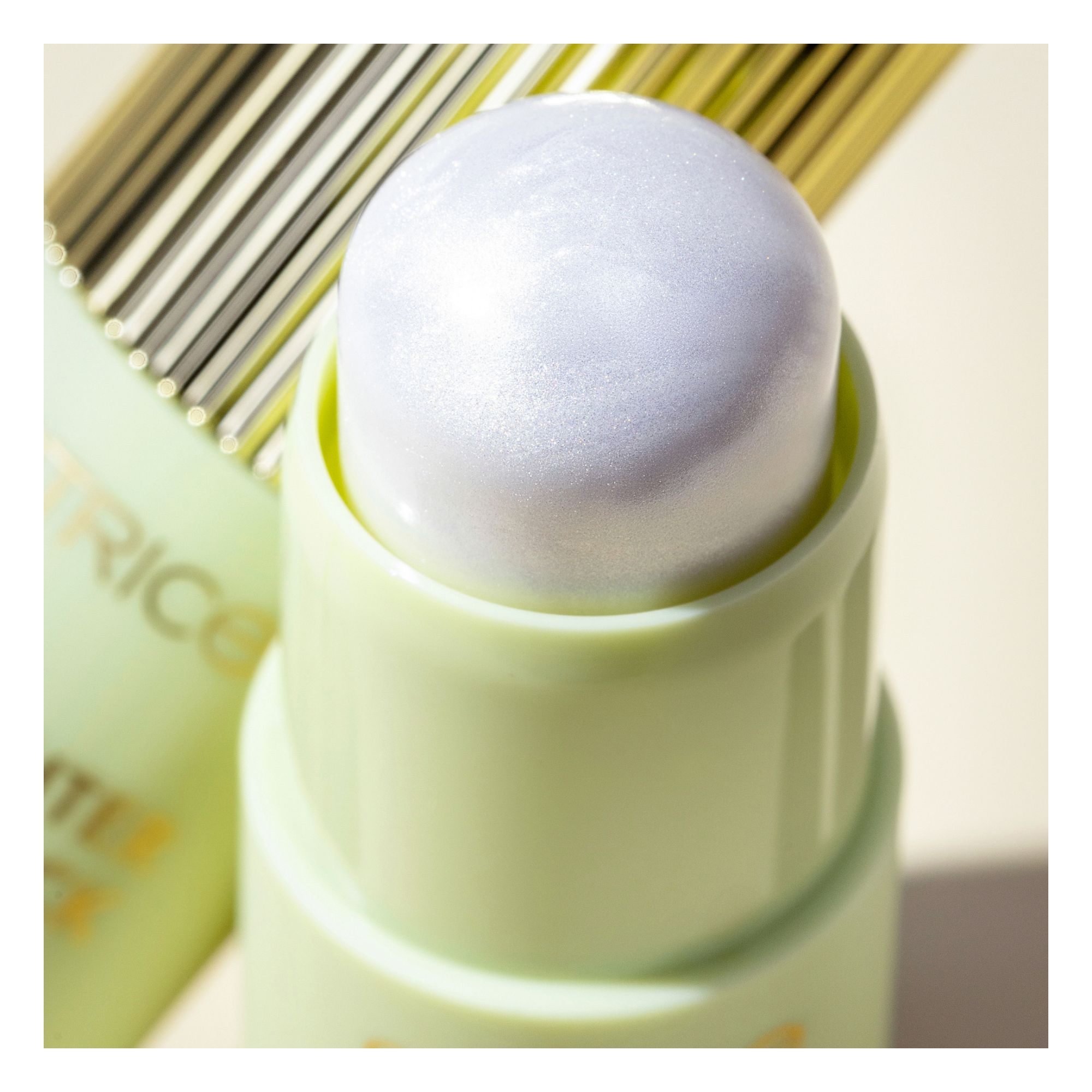 Enlumineur - Pistachio Cream Delight - Highlighter Cream Stick Enlumineur - Pistachio Cream Delight - Highlighter Cream Stick